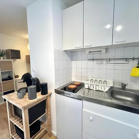 T1 - Parking - Metro St Agne Daire *